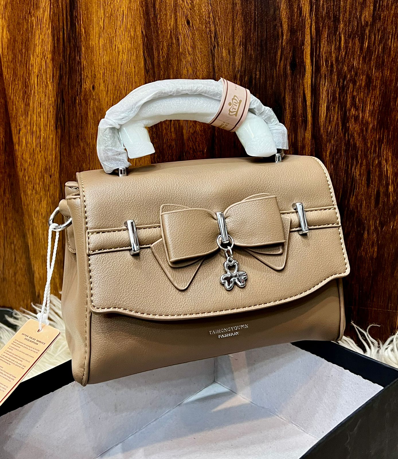 Premium Thaihong Handbag – Stylish & Branded Crossbody Bag
