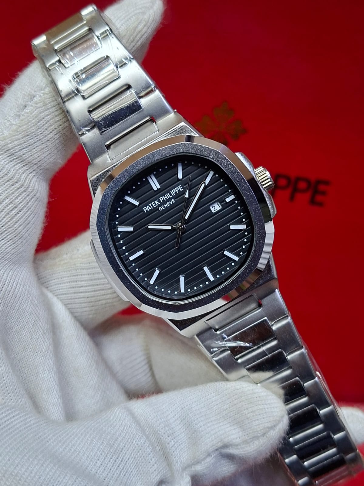 PATEK PHILIPPE Luxury Quartz Watch with Date & Butterfly Lock