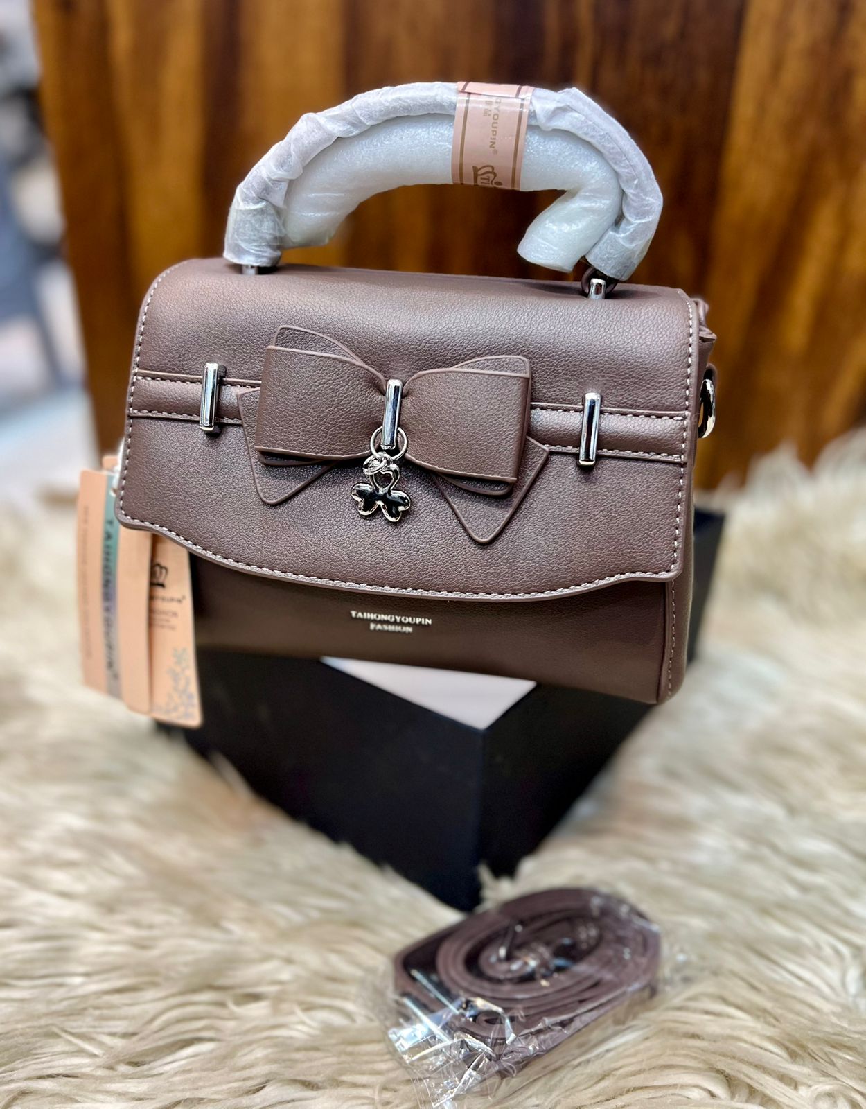 Premium Thaihong Handbag – Stylish & Branded Crossbody Bag