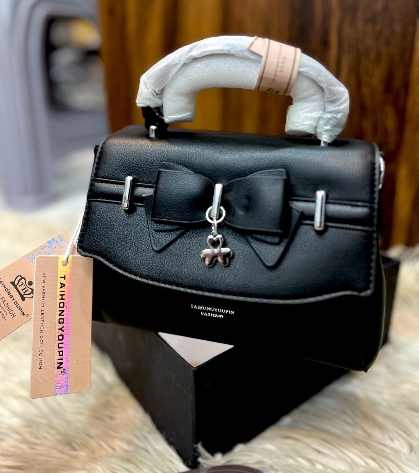 Premium Thaihong Handbag – Stylish & Branded Crossbody Bag